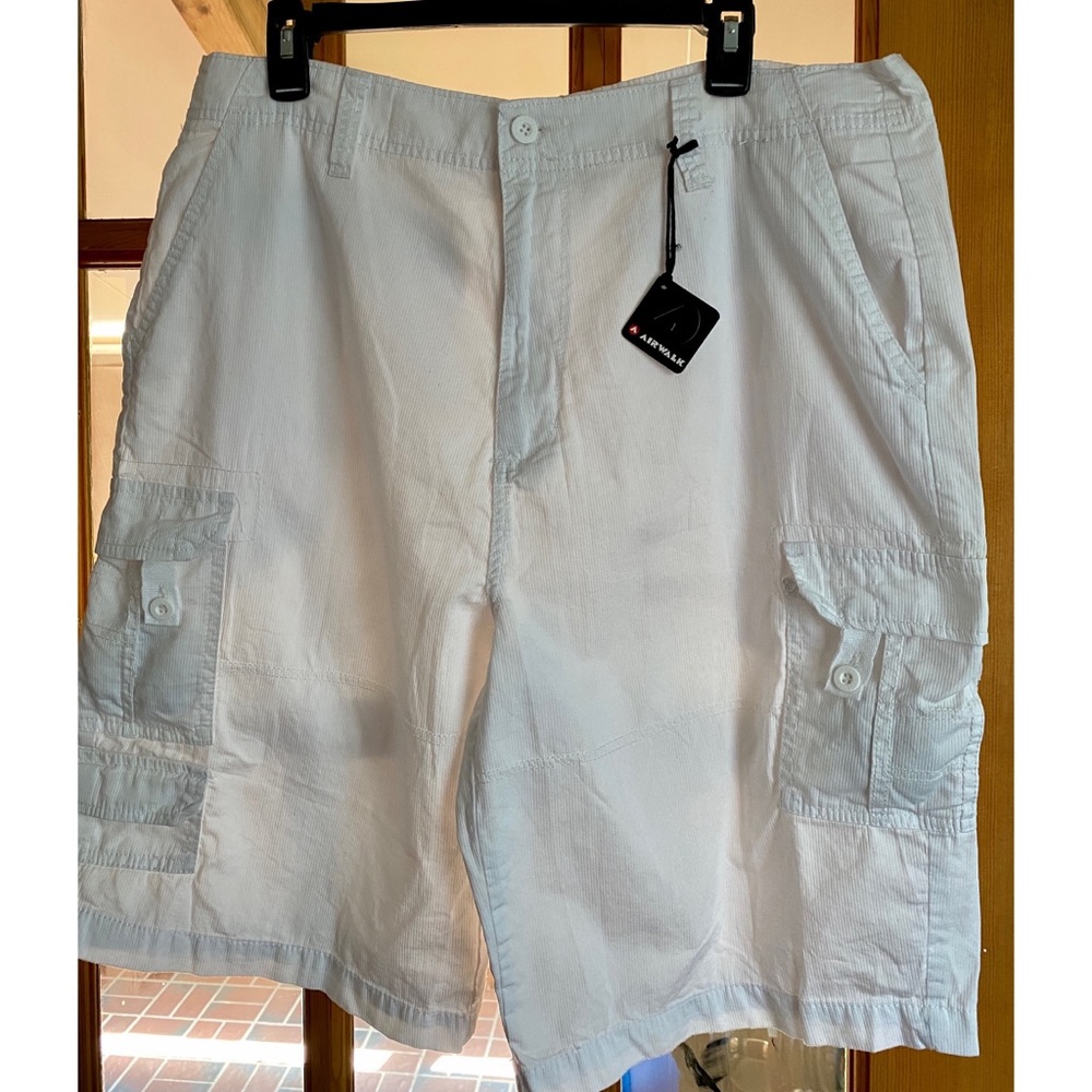 NWT Mens White Airwalk Shorts